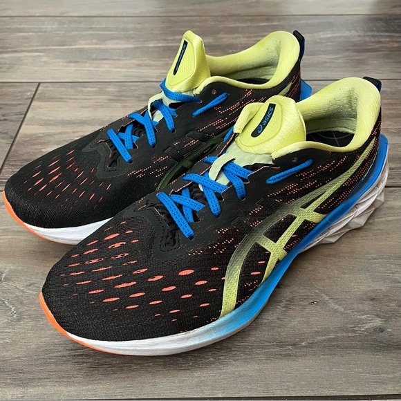 Asics NOVABLAST 2 Running Shoes - Picture 2 of 11